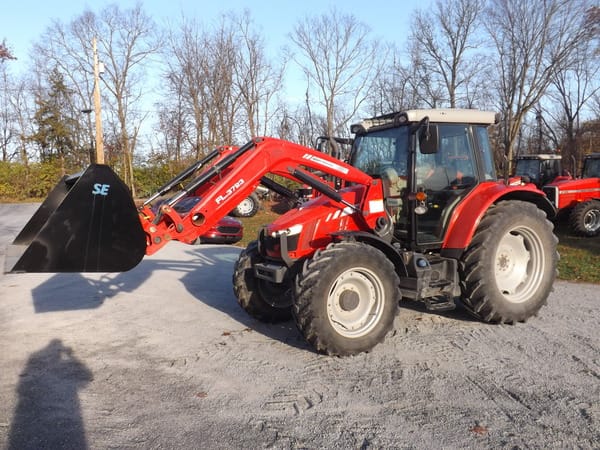 2018 Massey-Ferguson 5711SL Tractor