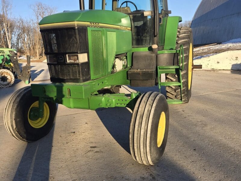 1995 JOHN DEERE 7700