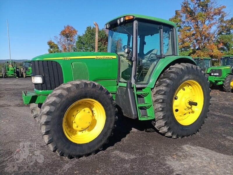 2003 John Deere 7520