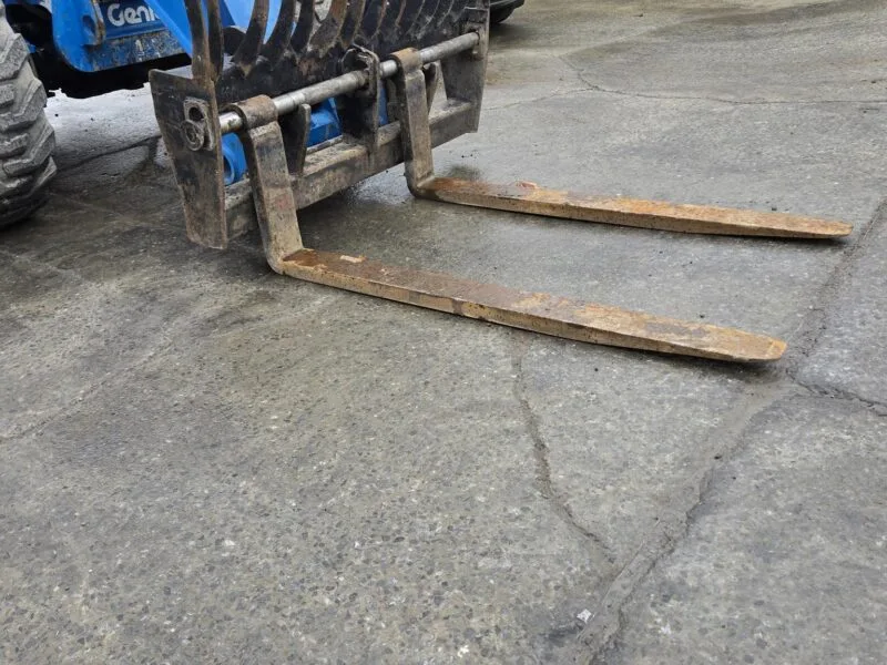 2014 GENIE GTH1544