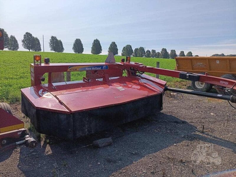 2014 New Holland H7230