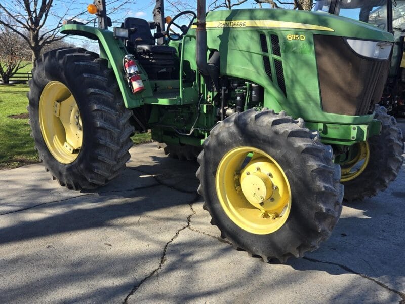 2015 JOHN DEERE 6115D