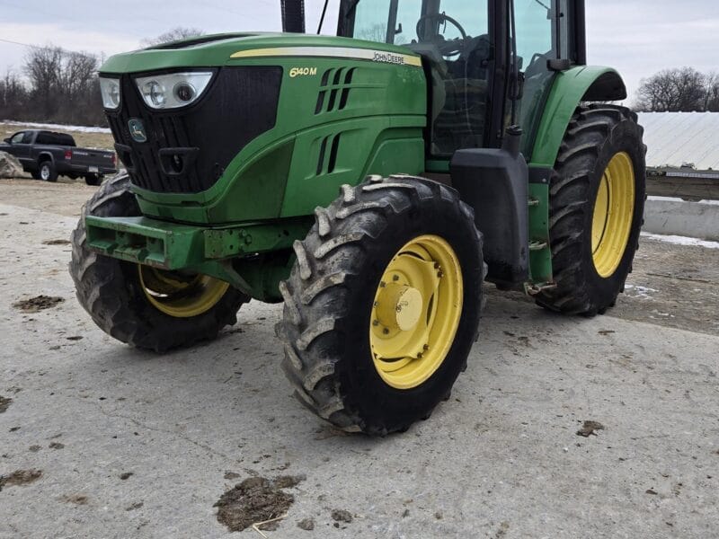 2015 JOHN DEERE 6140M