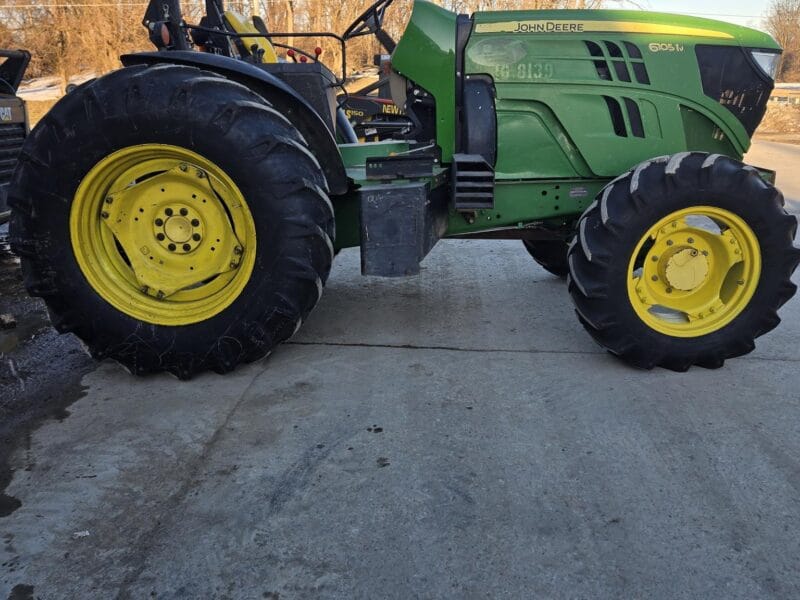 2016 JOHN DEERE 6105M