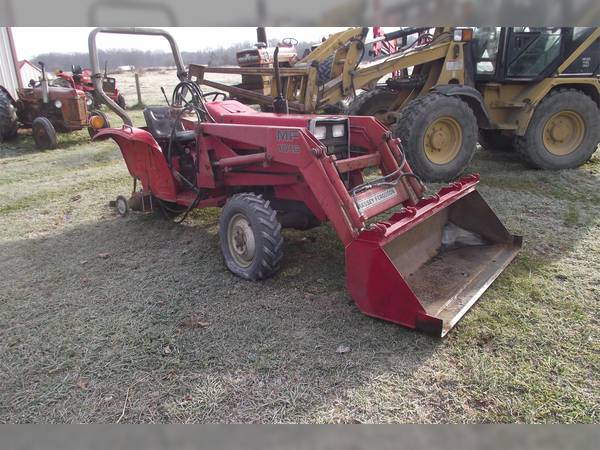 Massey-Ferguson 1016 Loader