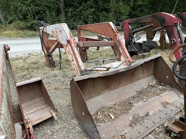 Massey-Ferguson 236 Loader