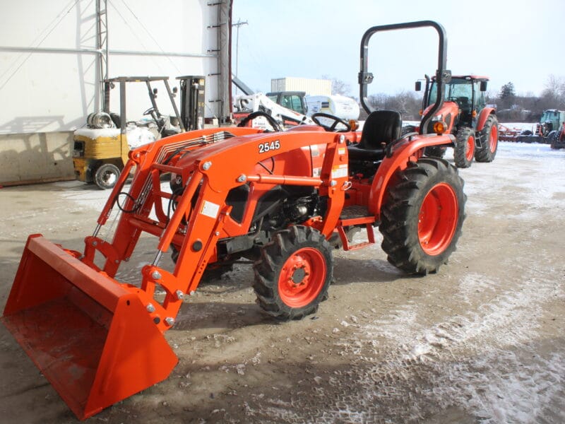 Kubota L3302DT Tractor