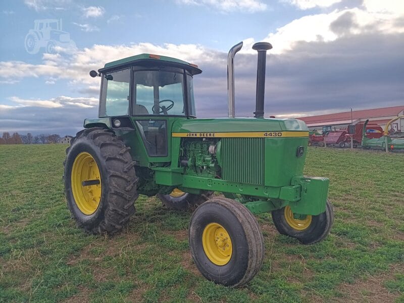 John Deere 4430