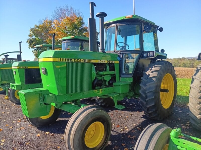 John Deere 4440