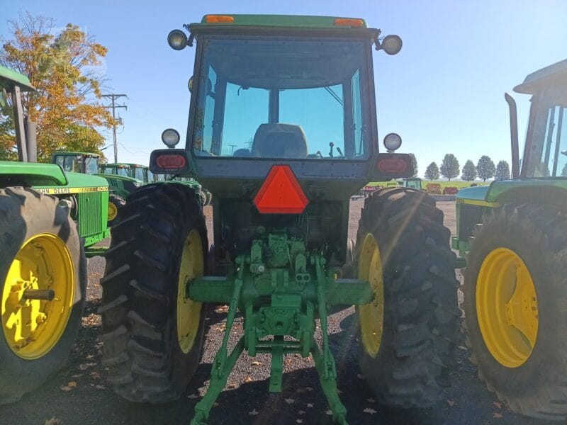 John Deere 4440