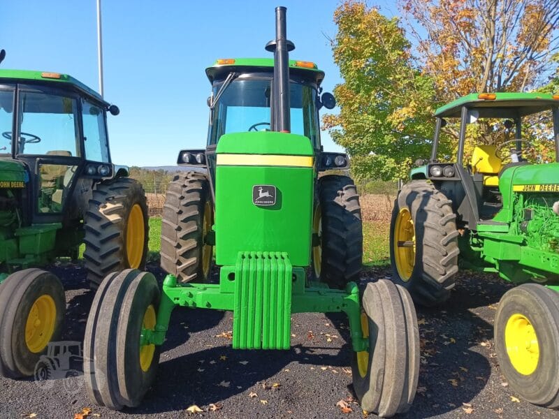 John Deere 4440