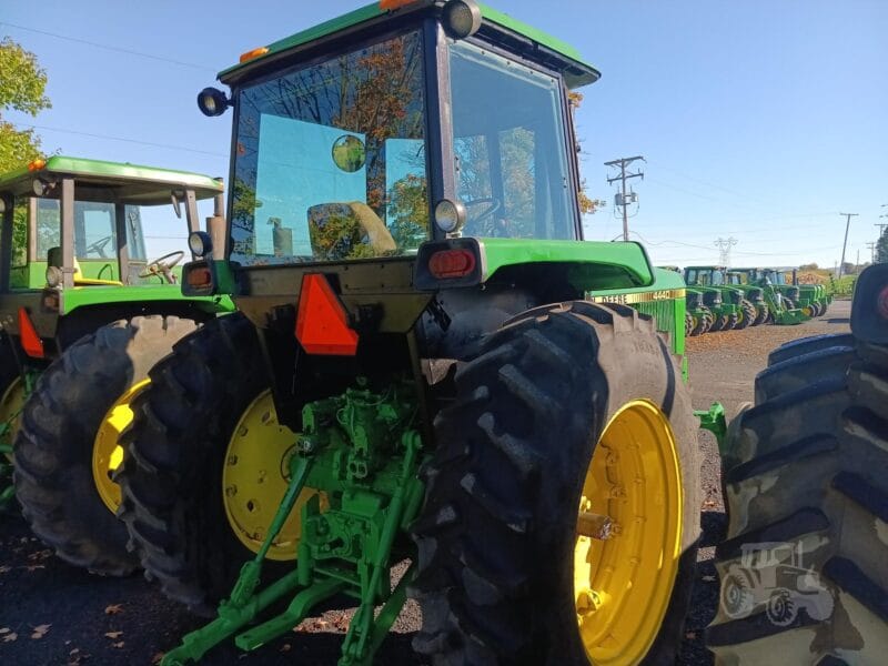 John Deere 4440