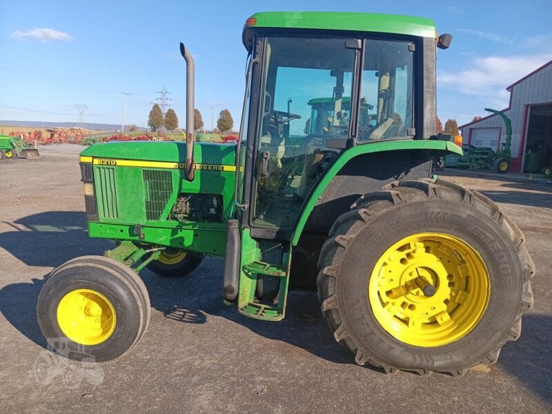 John Deere 6210