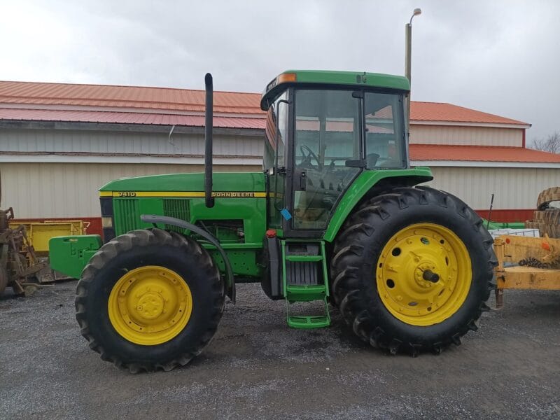 John Deere 7410