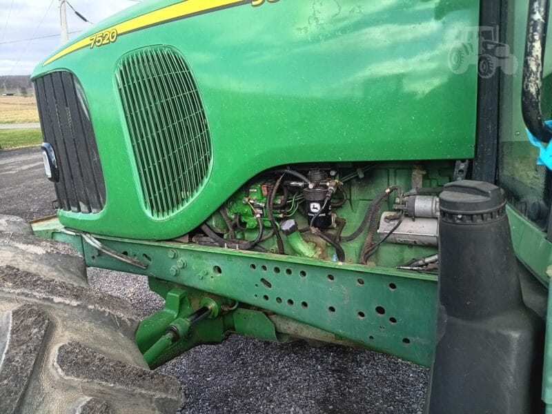 John Deere 7520