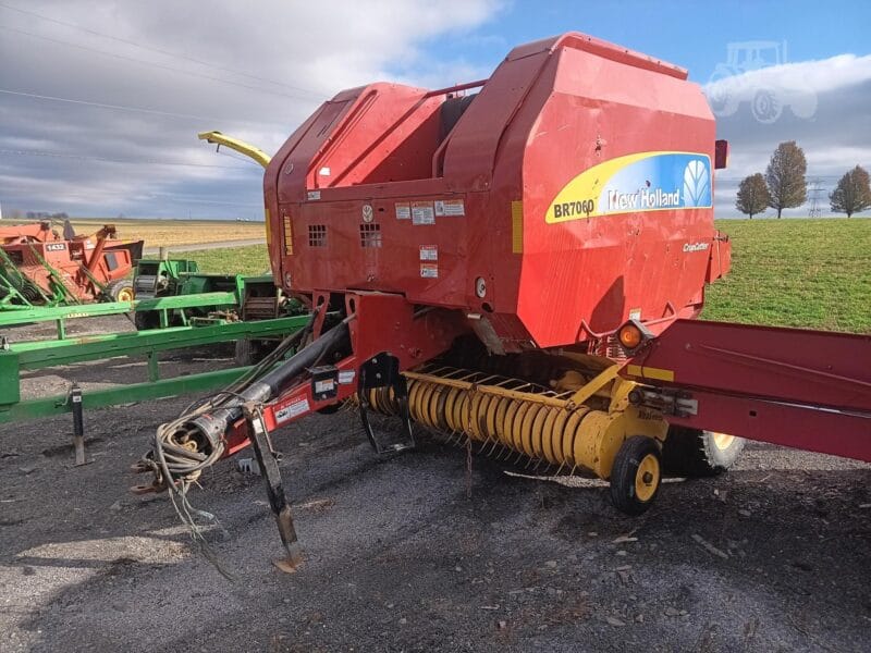 New Holland BR7060