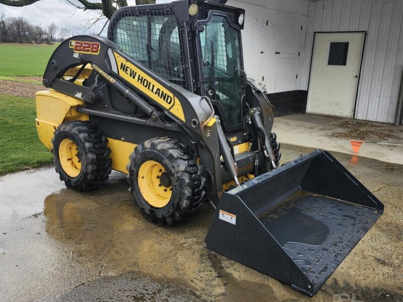 NEW HOLLAND L228