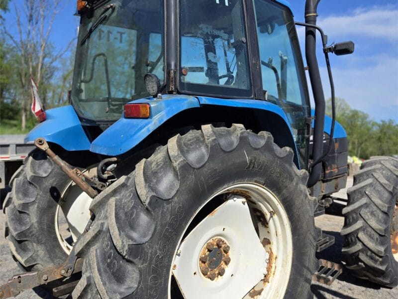 NEW HOLLAND TS110