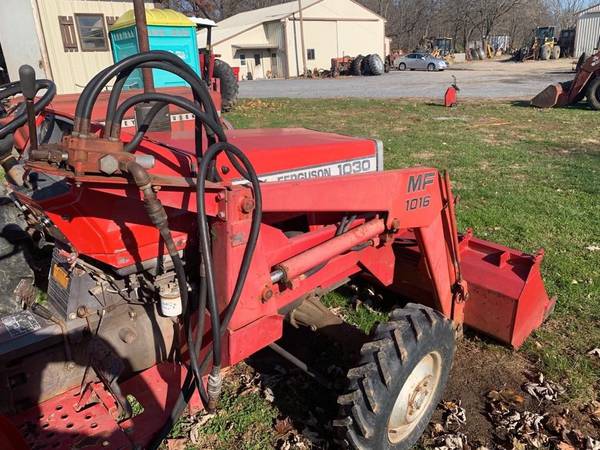 Massey-Ferguson 1016 Loader