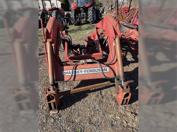 Massey-Ferguson 838 Loader