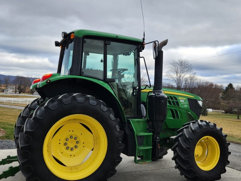 John Deere 6120M