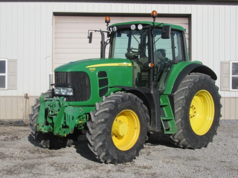 2010 John Deere 7530 Premium Tractor