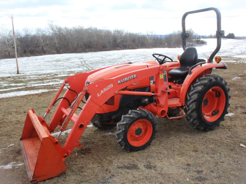 Kubota L3301D Ttractor