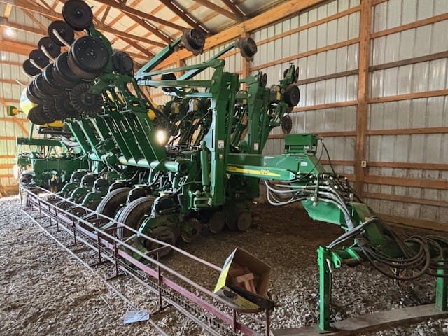 2009 John Deere 1790 CCS 16/32 Split Row Seed Delivery Planter