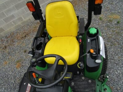 John Deere 1025R