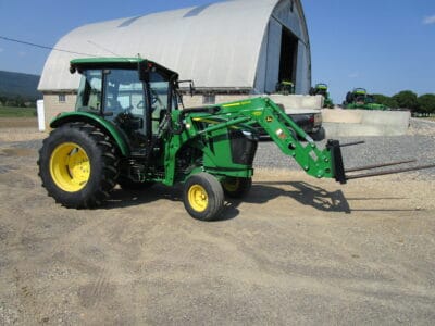John Deere 5085M