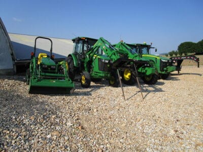 John Deere 5085M