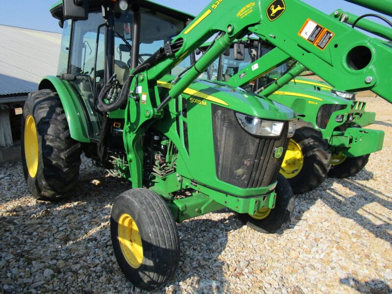 John Deere 5085M