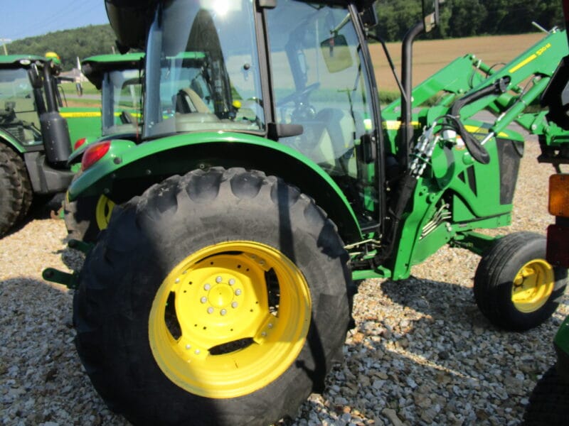 John Deere 5085M