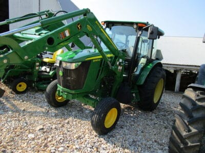 John Deere 5085M