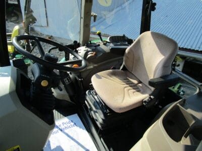 John Deere 5085M