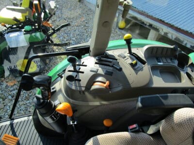 John Deere 5085M