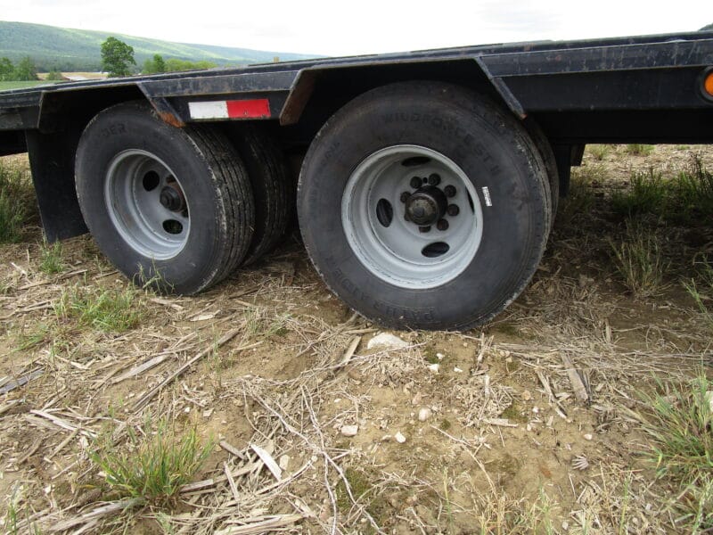 PJ 28' Gooseneck Trailer