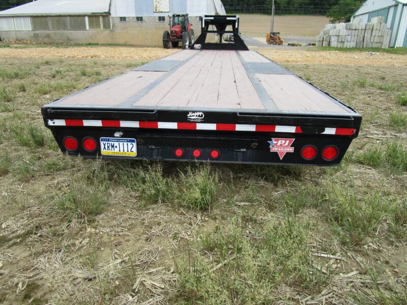 PJ 28' Gooseneck Trailer