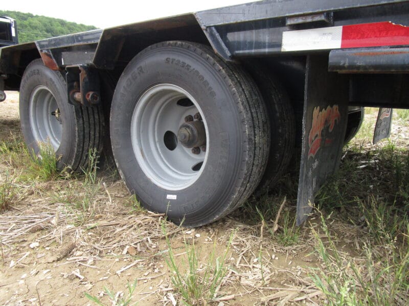 PJ 28' Gooseneck Trailer