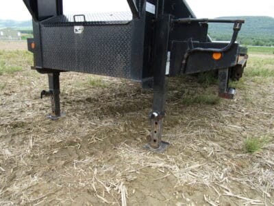 PJ 28' Gooseneck Trailer