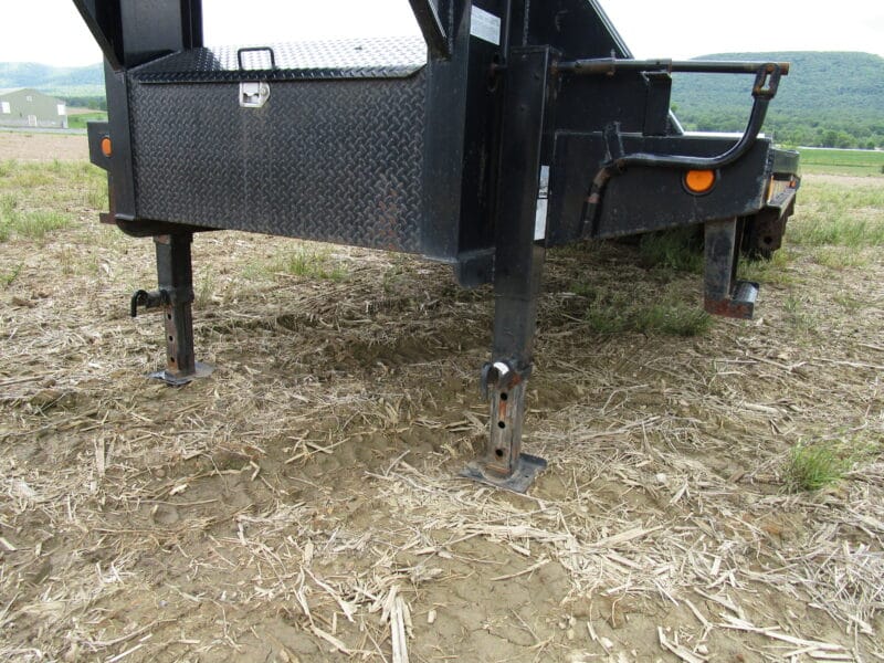 PJ 28' Gooseneck Trailer