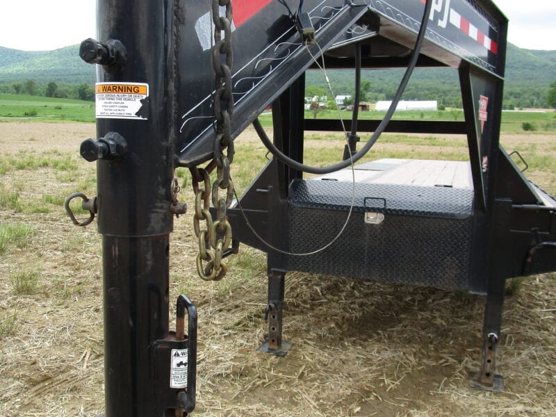 PJ 28' Gooseneck Trailer