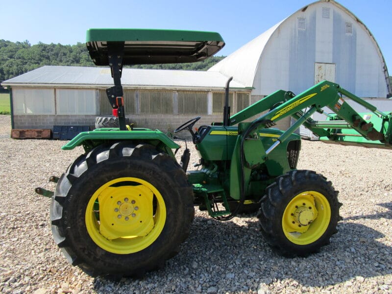 John Deere 5055E