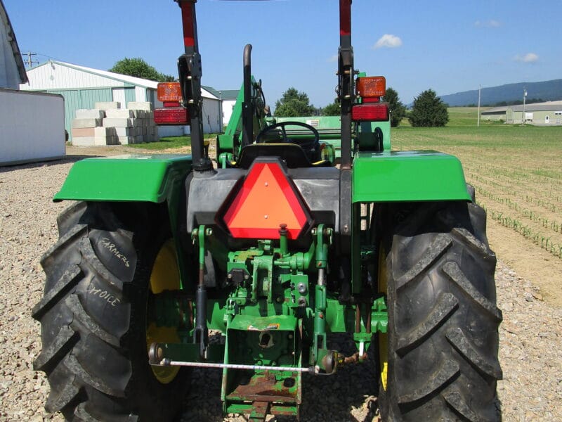 John Deere 5055E