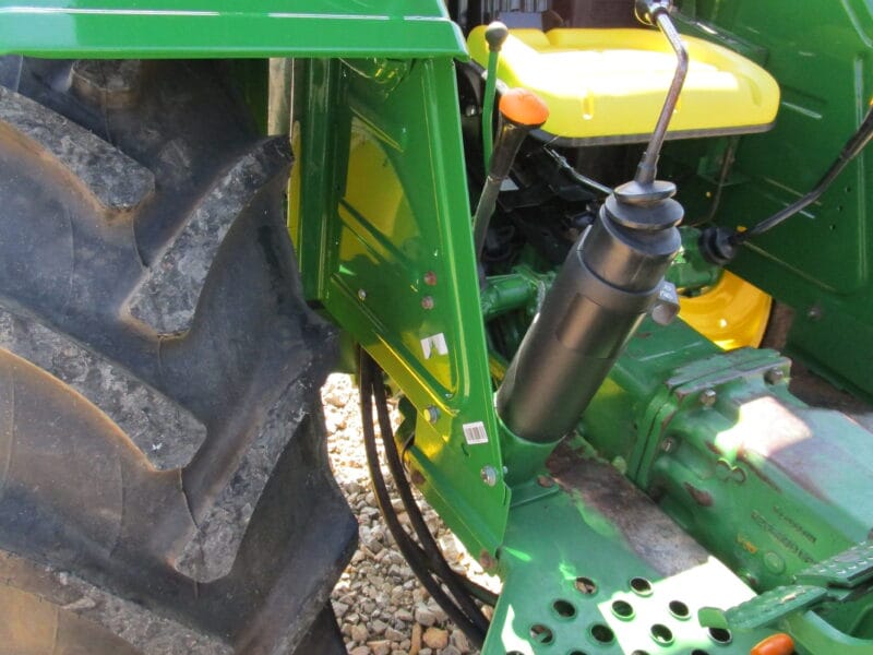 John Deere 5055E