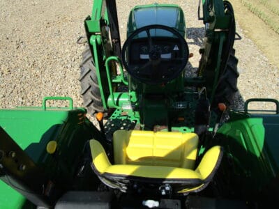 John Deere 5055E