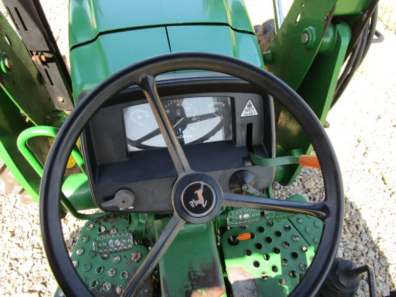 John Deere 5055E