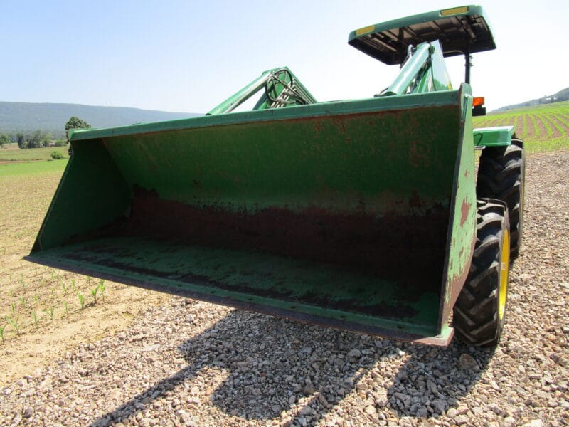 John Deere 5055E