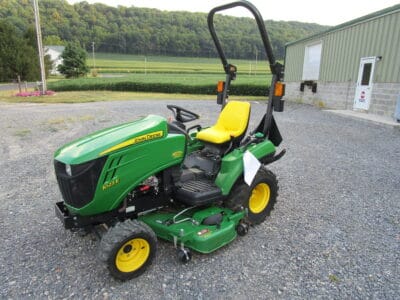 John Deere 1023E