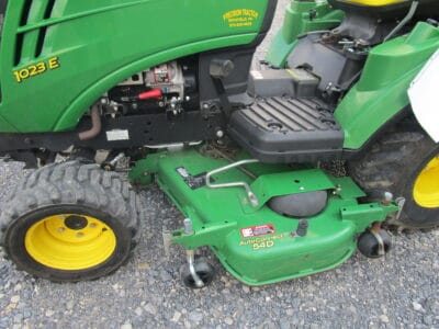 John Deere 1023E